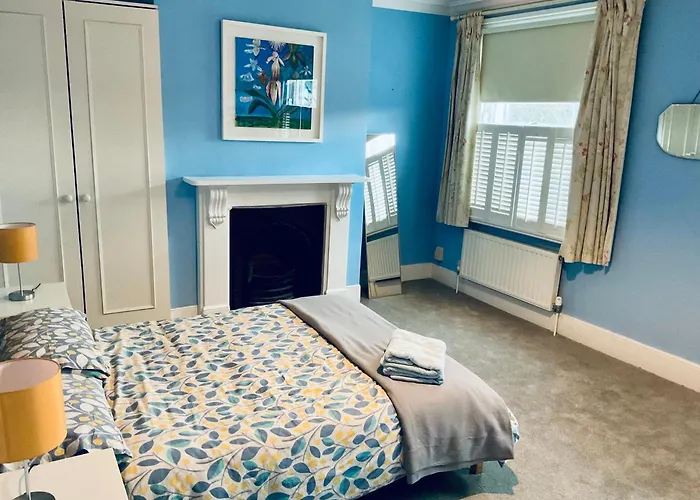 Cosy Three Bedroom Hither Green Victorian House